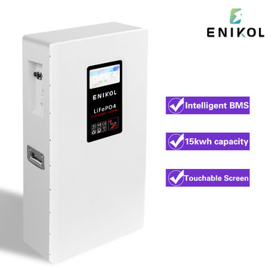 Batterie LiFePo4 de 51,2 V 300 Ah montée sur le mur avec fonction de communication et écran tactile