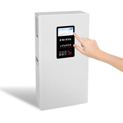Plaque acrylique noire 51.2v 200ah 10kw 48V batterie solaire pour le système de stockage d'énergie domestique